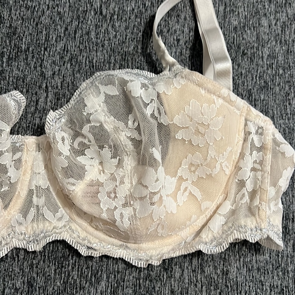 Victoria Secret Bra - Picture 3 of 7